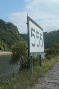 Tafel Rheinkilometer 555